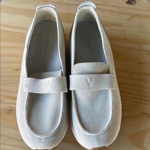 Vionic Women's Soft Suede Beige Loafers